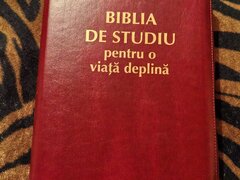 Vand aceste 3 Biblii noi, negociez si pretul, daca doriti ma puteti suna