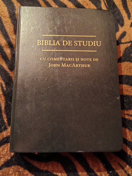 Vand aceste 3 Biblii noi, negociez si pretul, daca doriti ma puteti suna.